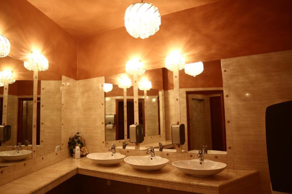 Hotel Na Bloniach Bielsko-Biala Bagian luar foto